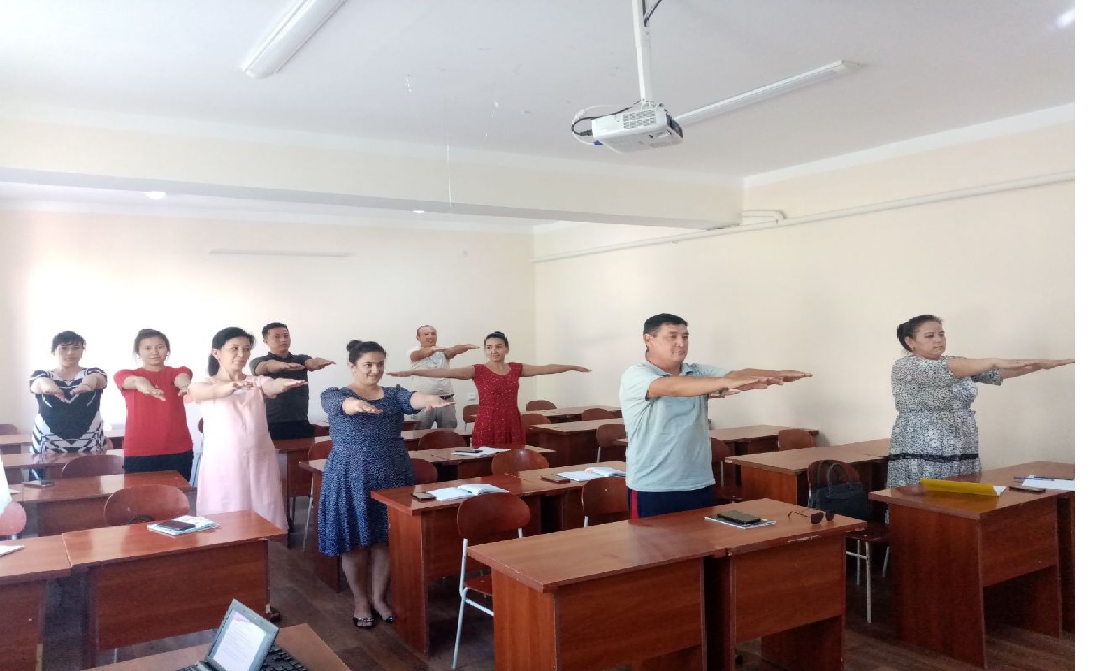 BES MINUTALIQ GIMNASTIKA