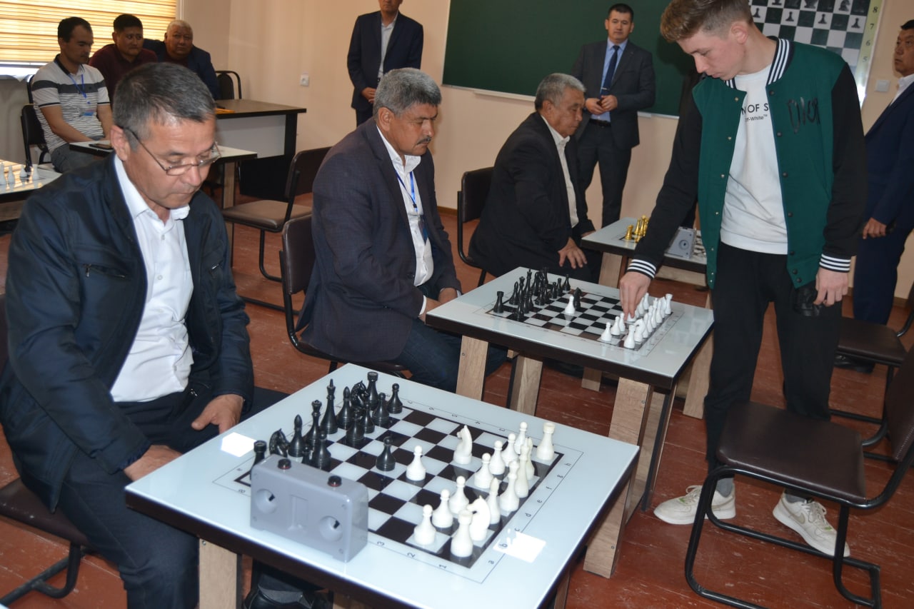 DIREKTOR KUBOGI USHÍN JARÍS SHÓLKEMLESETRILDI