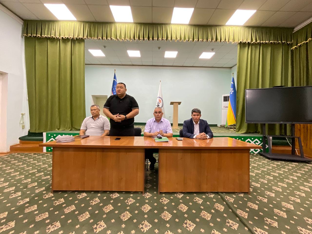 Nukus filiali xodimi imtihonlarda komissiya a’zosi.