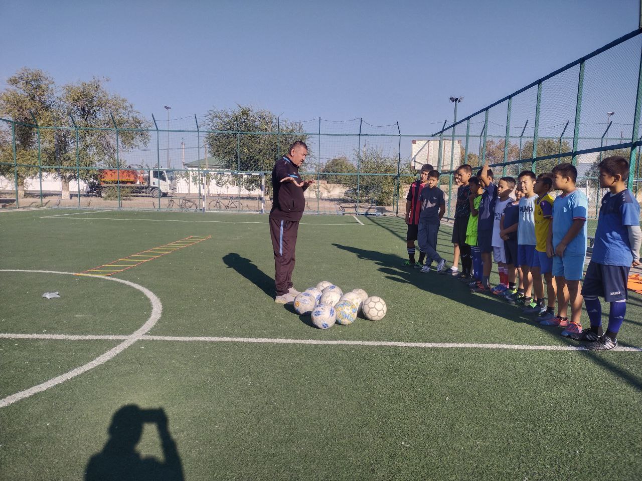Qoraqalpog‘iston Respublikasi bolalar va o‘smirlar futbol akademiyasida mahorat darsi tashkil etildi