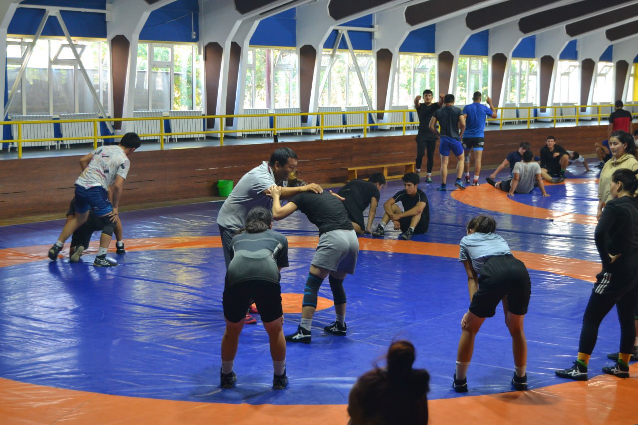 Qoraqalpog’iston Respublikasi sportning yakka kurash turlari boʻyicha ixtisoslashtirilgan sport maktabi zalida mahorat darsi tashkil etildi