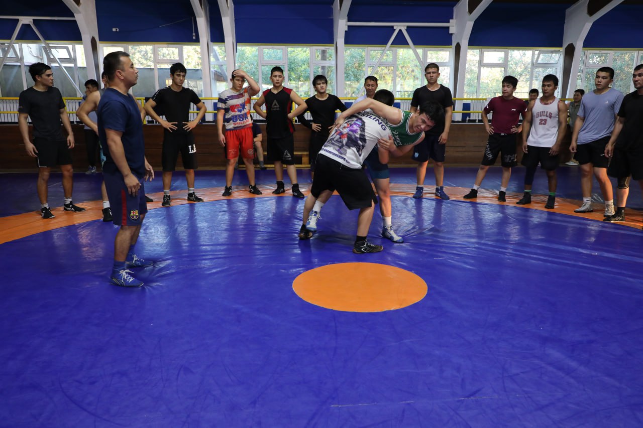Qoraqalpog’iston Respublikasi sportning yakka kurash turlari boʻyicha ixtisoslashtirilgan sport maktabi zalida mahorat darsi tashkil etildi