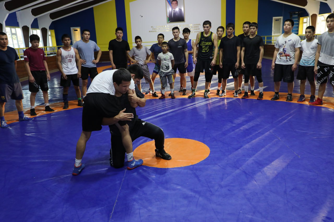 Qoraqalpog’iston Respublikasi sportning yakka kurash turlari boʻyicha ixtisoslashtirilgan sport maktabi zalida mahorat darsi tashkil etildi