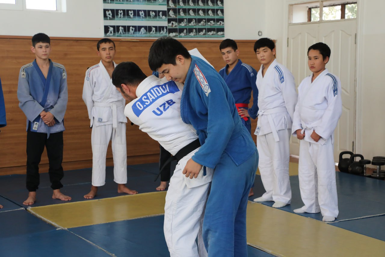 Nukus shahar 2-son sport maktabi dzyudo bazasida mahorat darsi tashkil etildi.