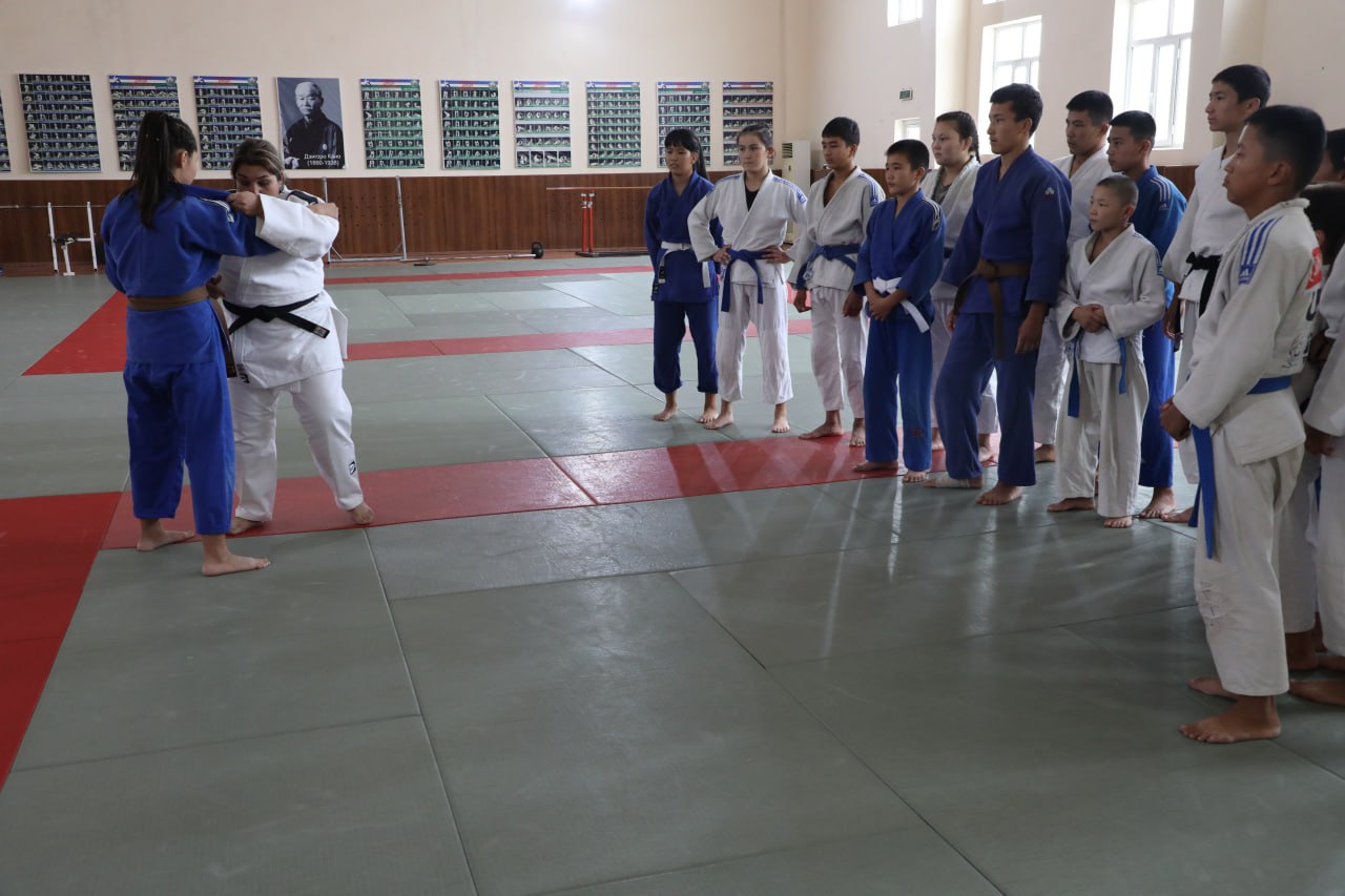 Nukus shahar Olimpiya va paralimiya sport turlariga tayyorlash markazida mahorat darsi tashkil etildi.