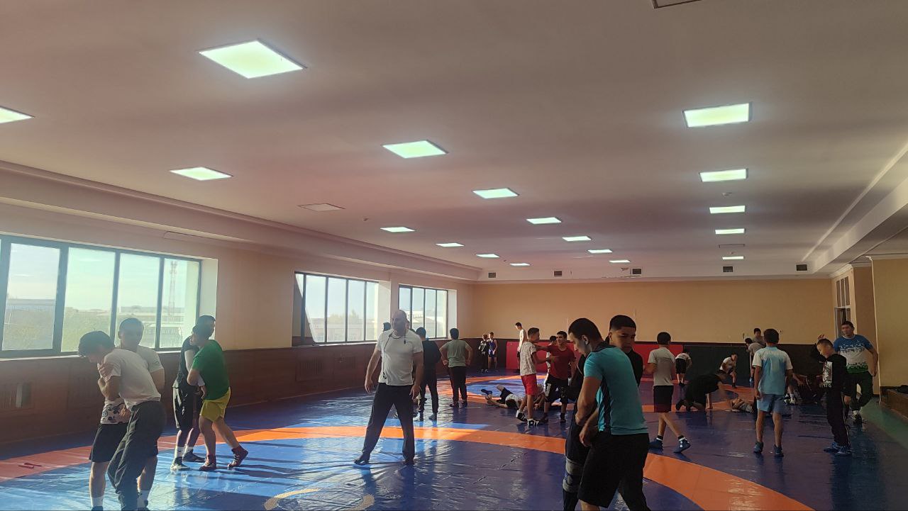 Nukus shahar Olimpiya va milliy sport turlari bo‘yicha Nukus oliy sport mahorati maktabi Yunon-rum kurashi bazasida mahorat darsi tashkil etildi.