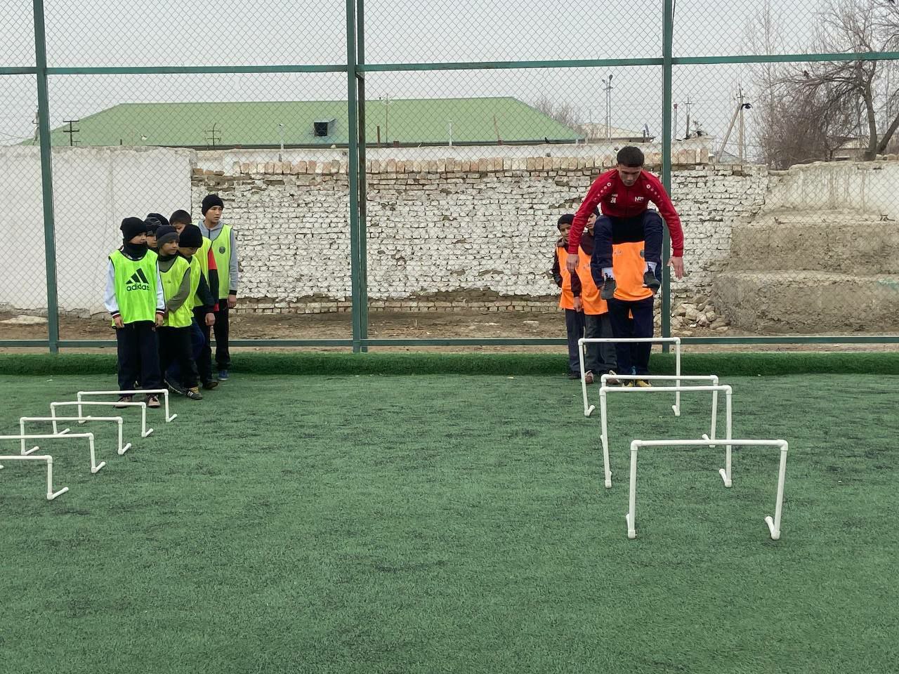 Qoraqalpog’iston Respublikasi Futbol akademiyasi minifutbol maydonchasida mahorat darsi tashkil etildi