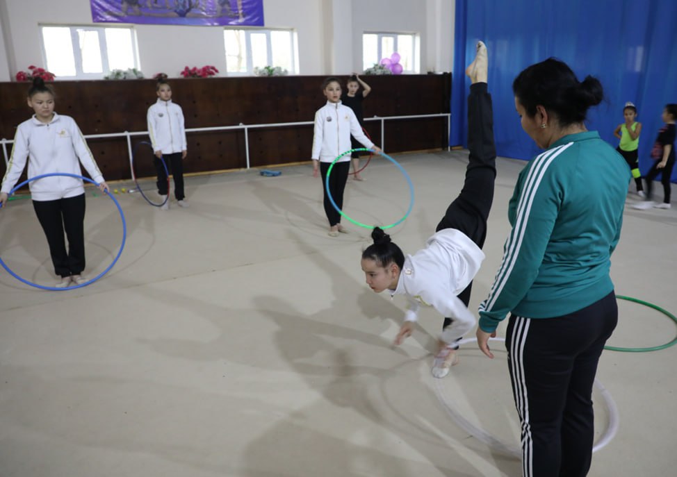 Nukus shahar Gimnastika sport turlariga ixtisoslashtirilgan sport maktabida “Badiiy gimnastika” sport turidan mahorat darsi tashkil etildi.