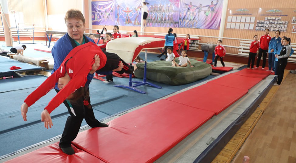 Nukus shahar Gimnastika sport turlariga ixtisoslashtirilgan sport maktabida “Trampolin” sport turidan mahorat darsi tashkil etildi.