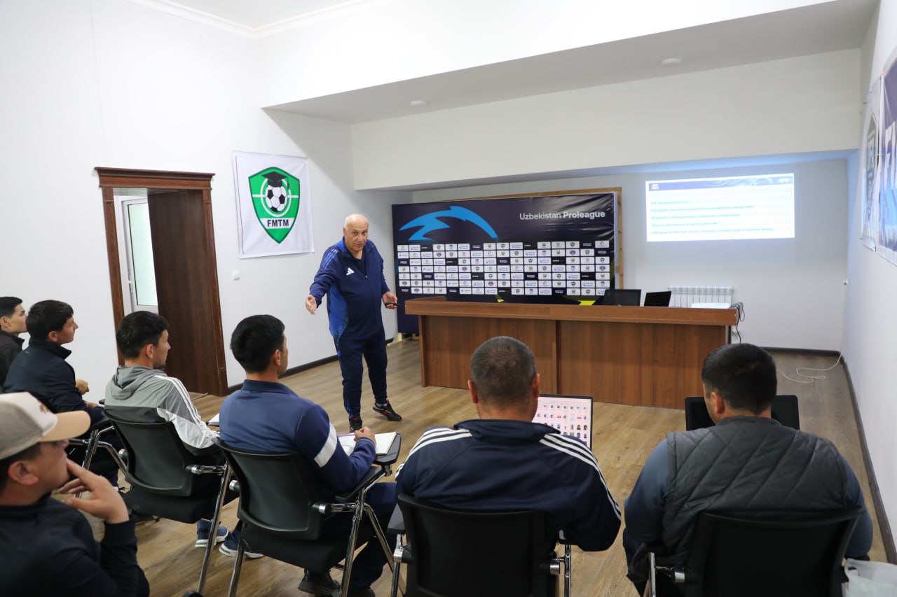 ⚽️Nukus filialida futbol trenerlari yangi 2+2 tizimi asosida malaka oshirmoqda.